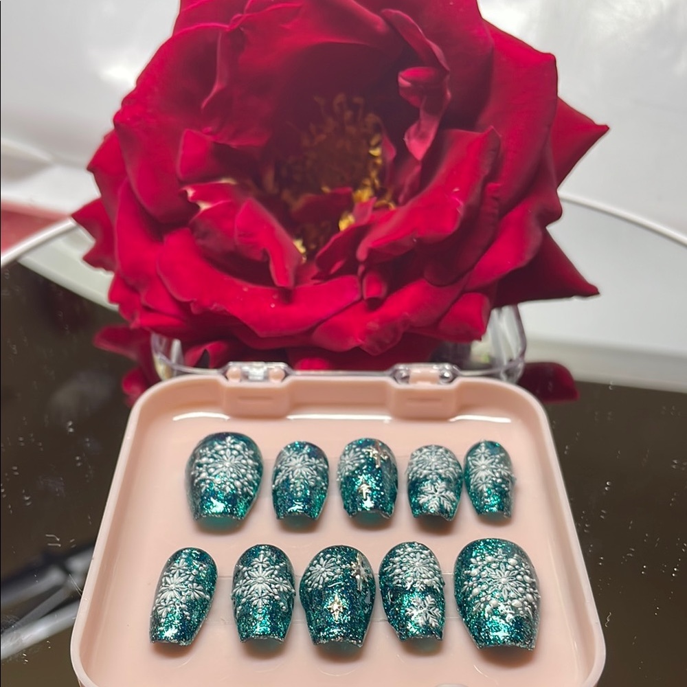 Green Glitter Snowflake Press-On Nails
